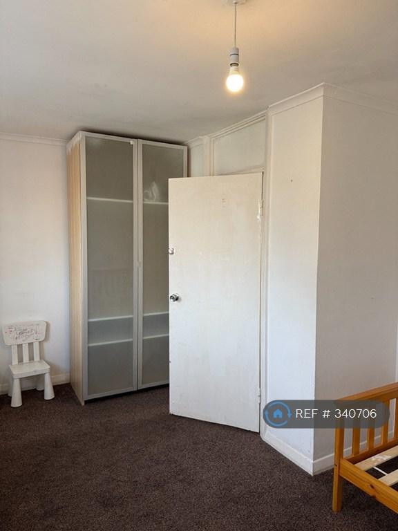 Apartment in Hayes - View 5