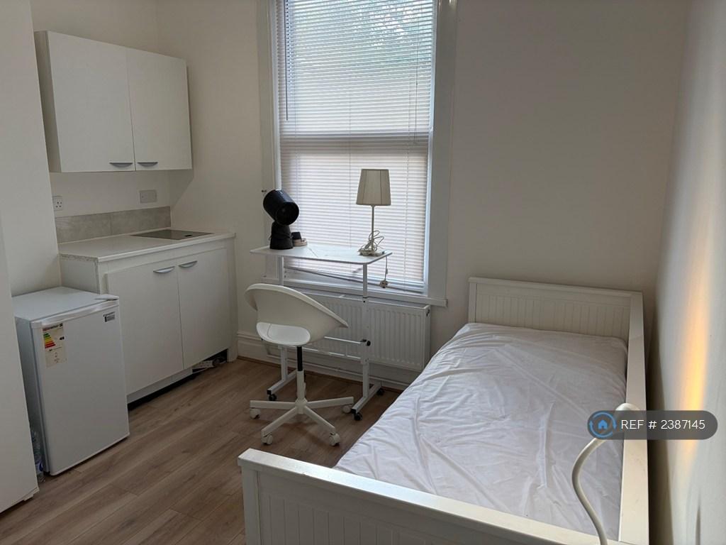 Apartment in London - View 2