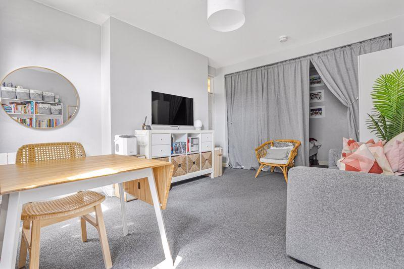 Apartment in Croydon - View 3