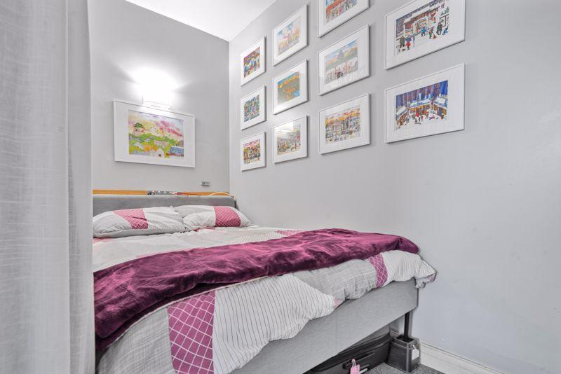 Apartment in Croydon - More