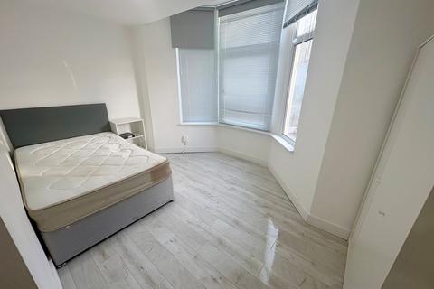 3 bedroom flat to rent, Miskin Street, Cardiff, CF24