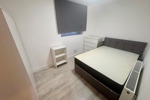 3 bedroom flat to rent, Miskin Street, Cardiff, CF24