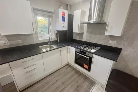 3 bedroom flat to rent, Miskin Street, Cardiff, CF24