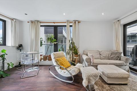 2 bedroom apartment for sale, Newton Court, 1 Axio Way, London, E3