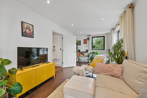 2 bedroom apartment for sale, Newton Court, 1 Axio Way, London, E3