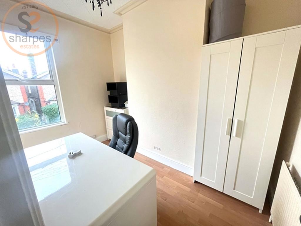 Apartment in Kingston upon Thames - View 2