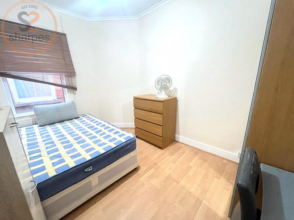 Apartment in Kingston upon Thames - View 3