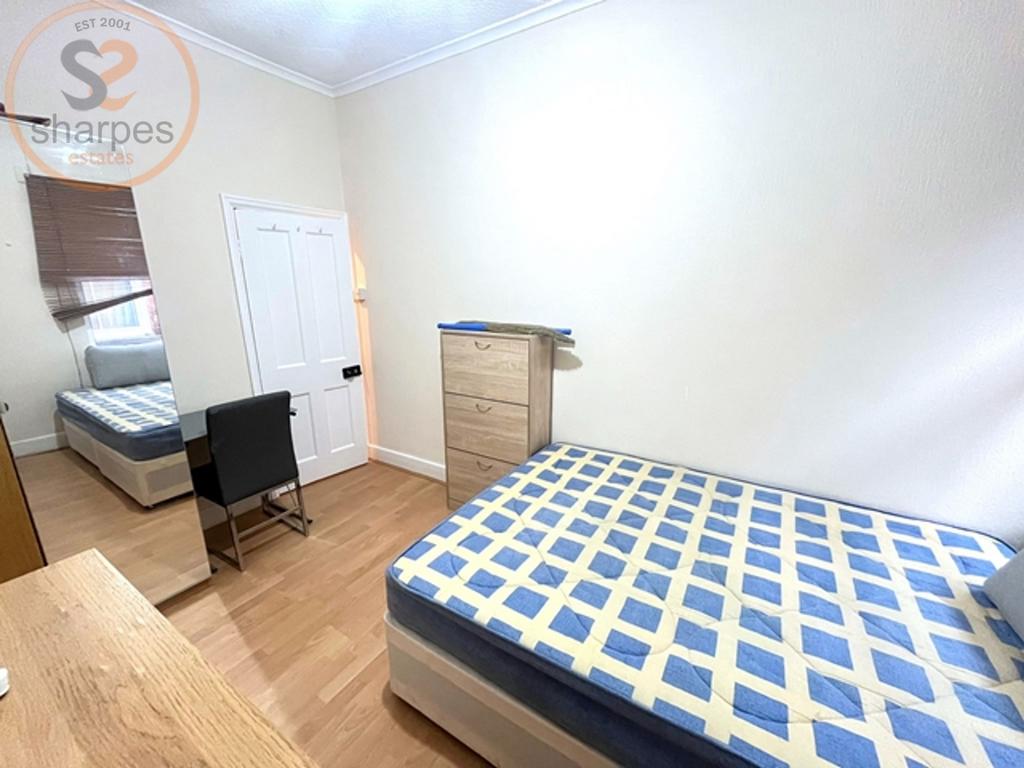 Apartment in Kingston upon Thames - More