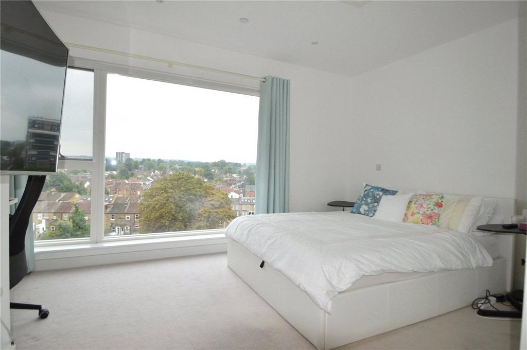 Apartment in Croydon - More
