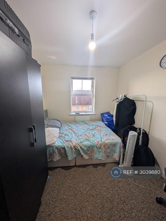 Apartment in Ilford - View 3