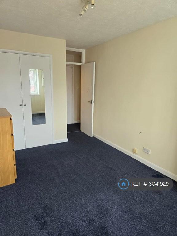 Apartment in Hounslow - View 5