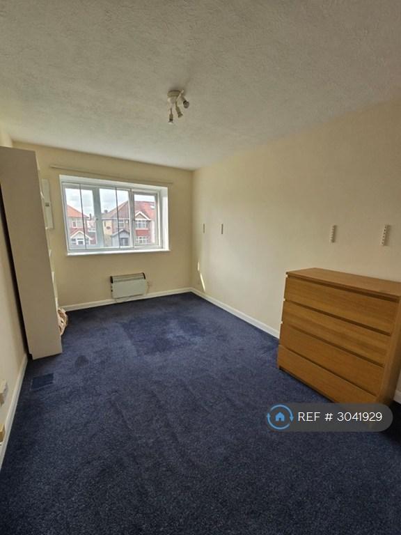Apartment in Hounslow - More