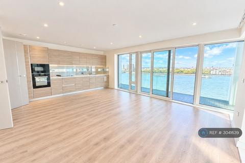 3 bedroom flat to rent, Deveraux House, London, SE18