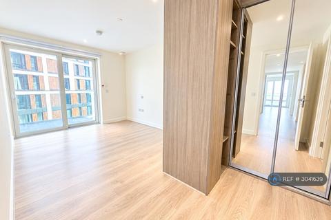 3 bedroom flat to rent, Deveraux House, London, SE18