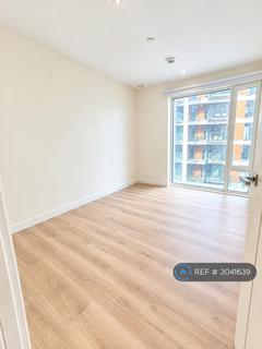 3 bedroom flat to rent, Deveraux House, London, SE18