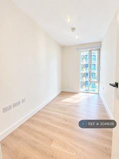 3 bedroom flat to rent, Deveraux House, London, SE18