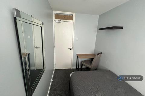 1 bedroom in a house share to rent, London, London, SE13