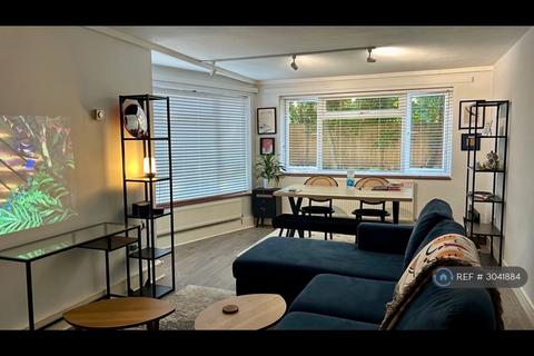 1 bedroom in a flat share to rent, Oakfield Court, South Croydon, CR2