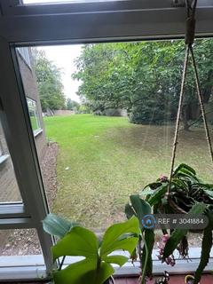 1 bedroom in a flat share to rent, Oakfield Court, South Croydon, CR2