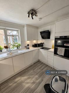 1 bedroom in a flat share to rent, Oakfield Court, South Croydon, CR2