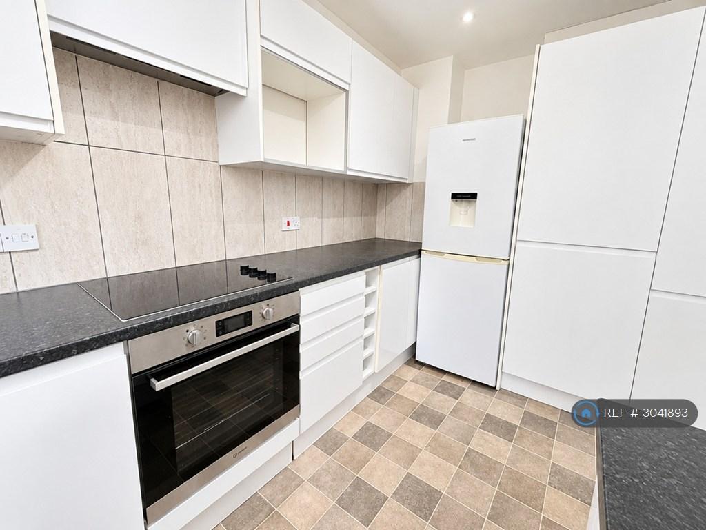 Apartment in Hounslow - View 4