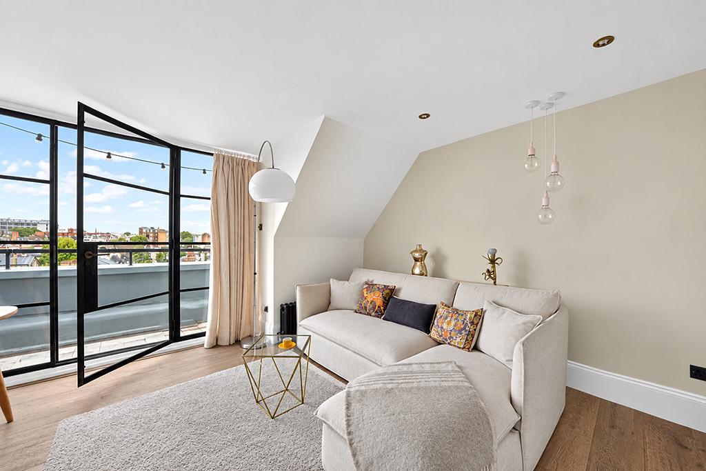 Apartment in Kensington - View 2