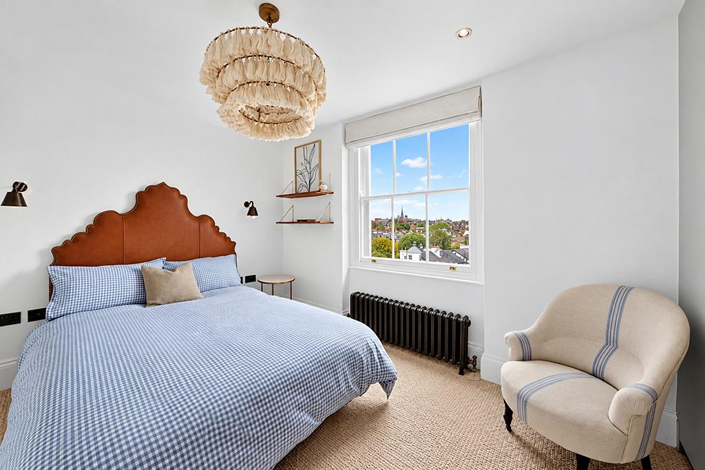 Apartment in Kensington - View 4
