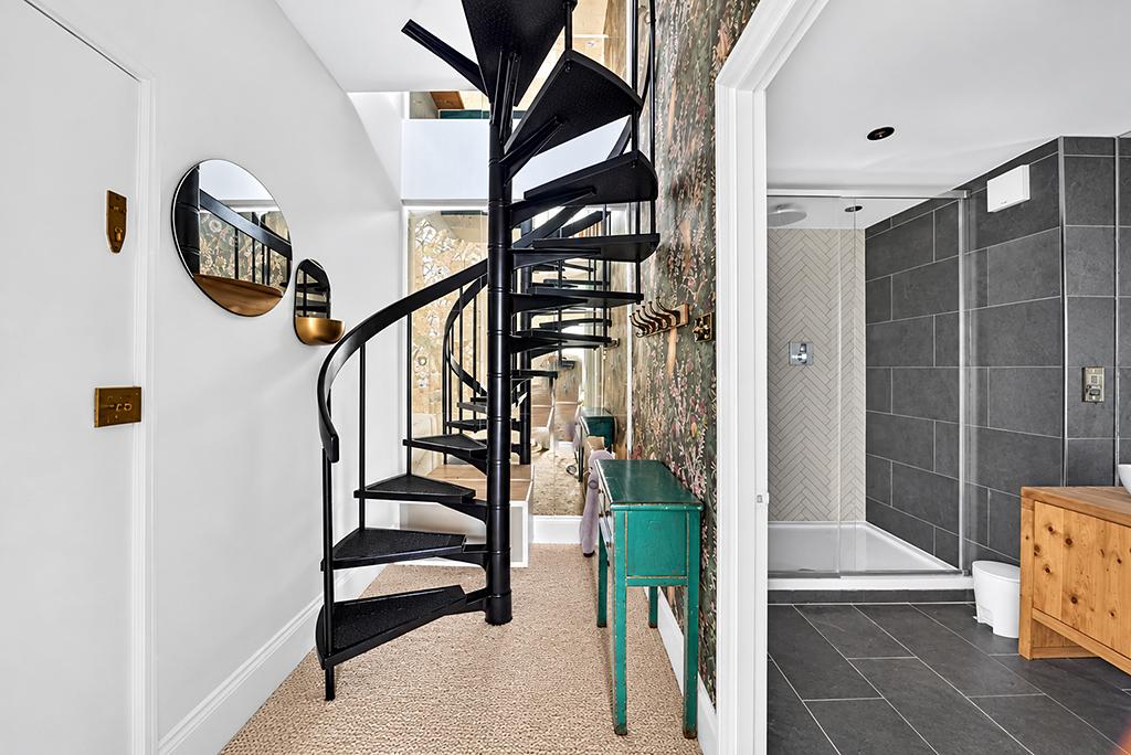 Apartment in Kensington - View 5