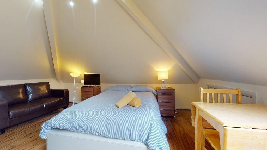 Apartment in London - View 5