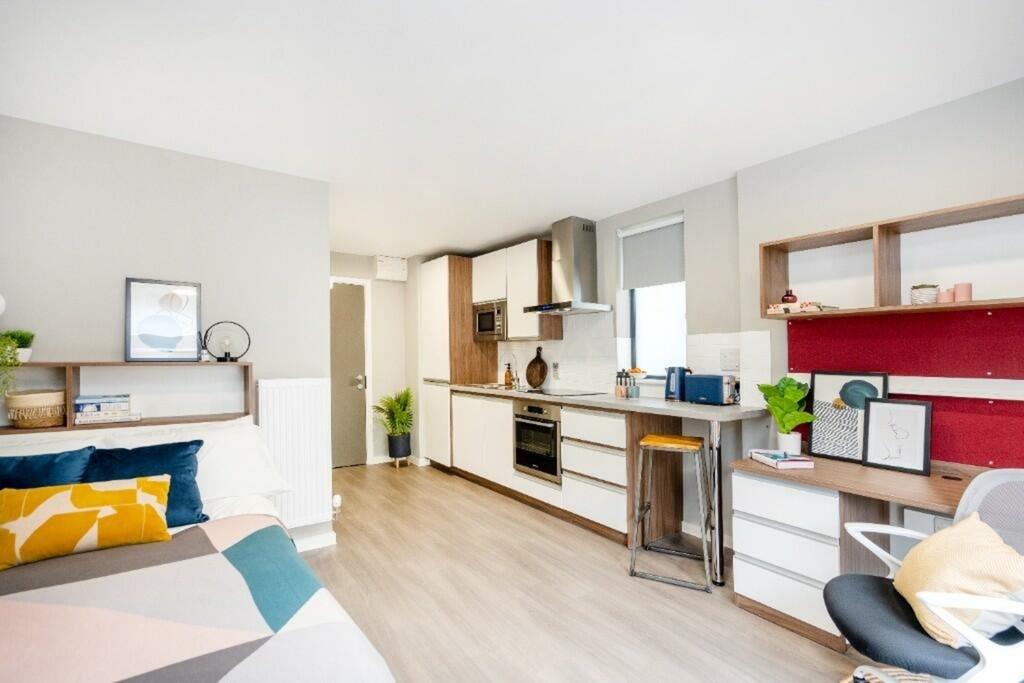 Apartment in Bristol - More