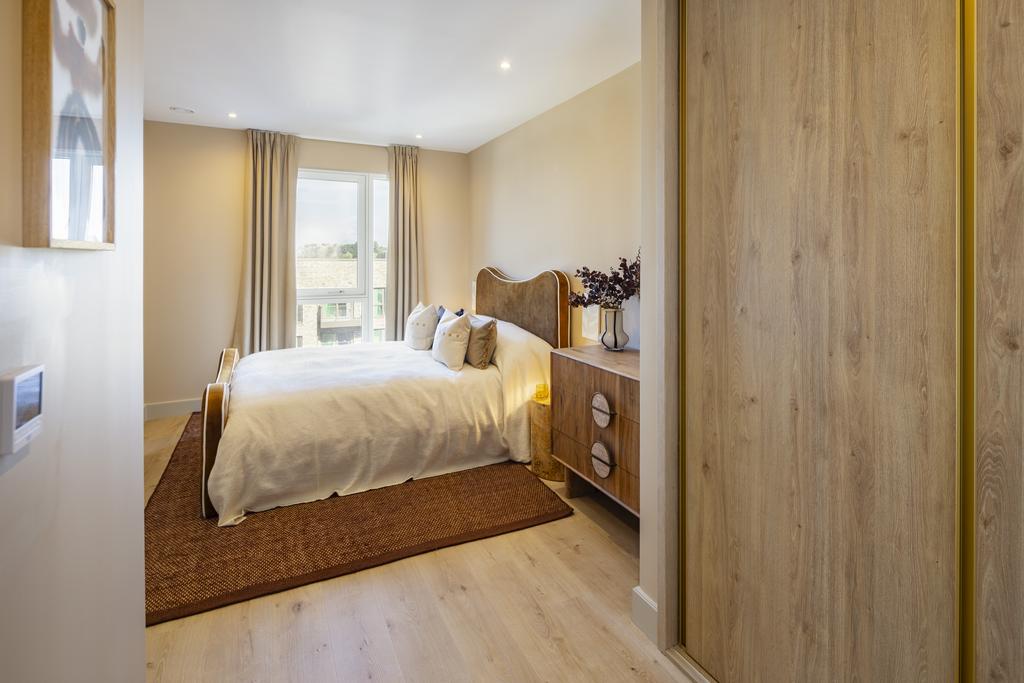 Apartment in London, Beaufort Park, Colindale - View 3