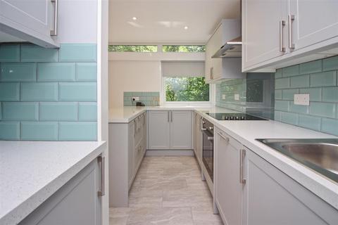 2 bedroom flat to rent, New Dover Road, Canterbury, CT1