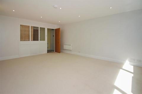 2 bedroom flat to rent, New Dover Road, Canterbury, CT1