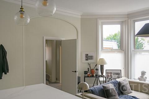 2 bedroom apartment to rent, Earls Avenue, Folkestone, CT20