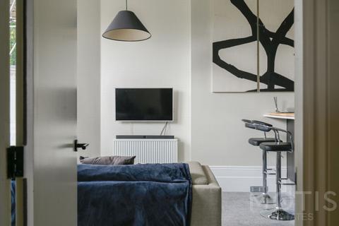 2 bedroom apartment to rent, Earls Avenue, Folkestone, CT20