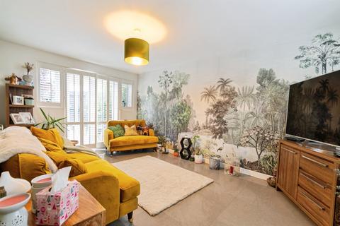 3 bedroom end of terrace house for sale, Roundbush Crescent, Caerwent, Caldicot