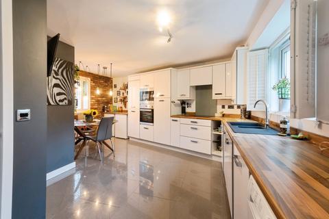 3 bedroom end of terrace house for sale, Roundbush Crescent, Caerwent, Caldicot