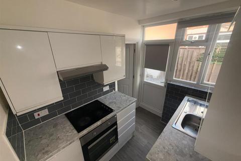 2 bedroom house to rent, Kenilworth Road, Ashford