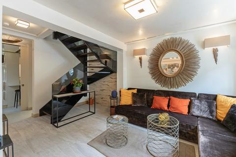 3 bedroom mews for sale, Montpelier Walk London SW7