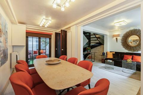 3 bedroom mews for sale, Montpelier Walk London SW7