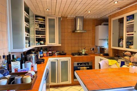 3 bedroom flat to rent, Flat 1, Custance House Provost Estate N1