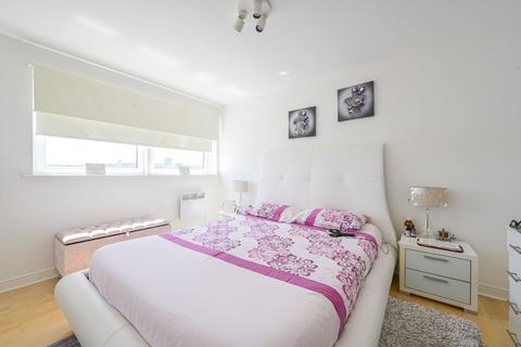 2 bedroom flat for sale, Sheerness Mews, Royal Docks, London, E16