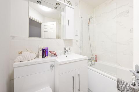 2 bedroom flat for sale, Sheerness Mews, Royal Docks, London, E16