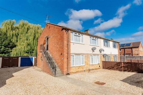2 bedroom maisonette for sale, Giffard Drive, Farnborough GU14