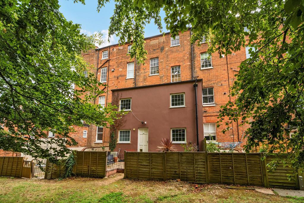 Apartment in Berkshire - View 2