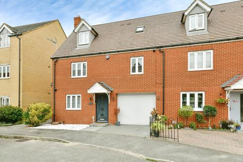 4 bedroom semi-detached house for sale, Snowdonia Way, Stevenage, Hertfordshire, SG1