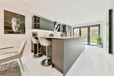 4 bedroom semi-detached house for sale, Snowdonia Way, Stevenage, Hertfordshire, SG1