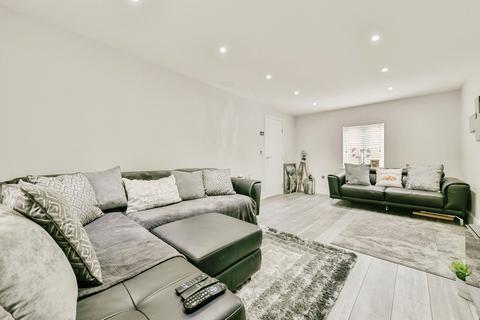 4 bedroom semi-detached house for sale, Snowdonia Way, Stevenage, Hertfordshire, SG1