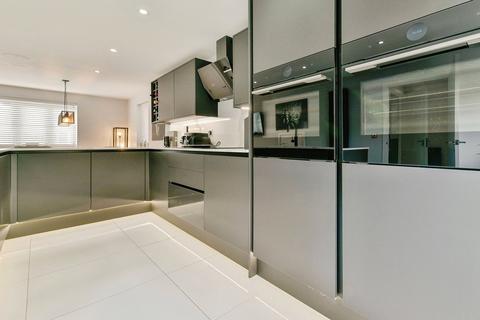 4 bedroom semi-detached house for sale, Snowdonia Way, Stevenage, Hertfordshire, SG1