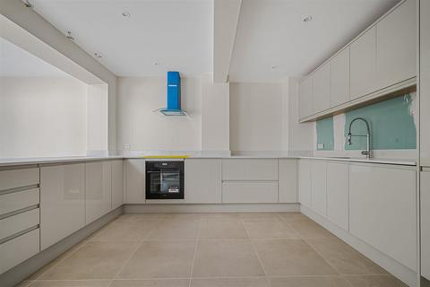 3 bedroom semi-detached house for sale, Hayes Wood Avenue, Hayes BR2